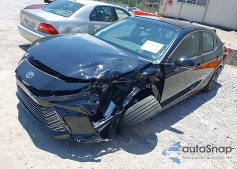 2025 Toyota Camry Xle z USA, uszkodzony, nr VIN 4T1DAACK0SU145029